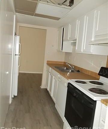 4th image of 7003 Stonington Ln