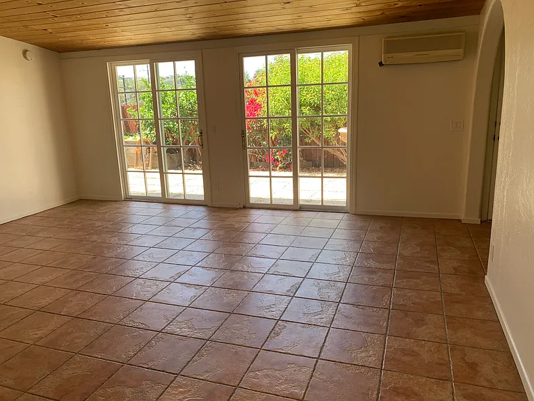 2542 Crescent Ave — Photo 9