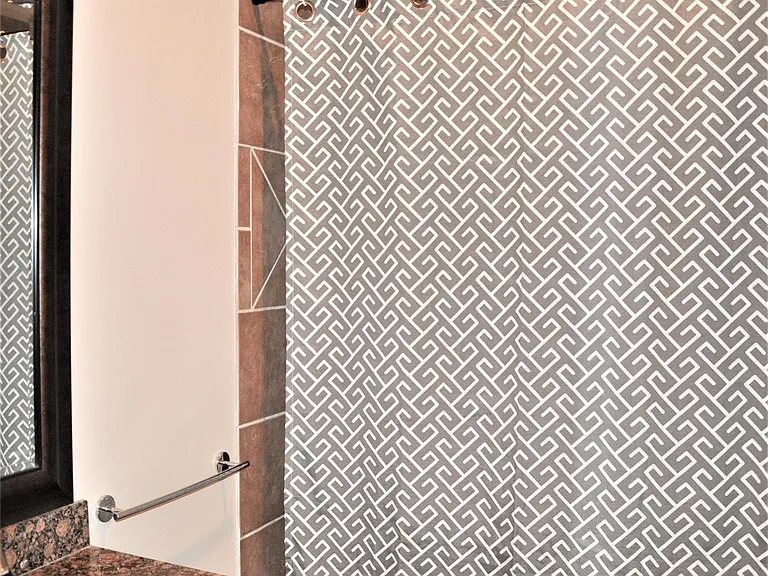 9010 Laverne Park Ln — Photo 14