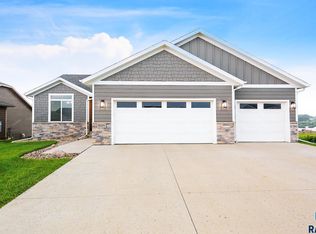 6705 E Twin Pines Dr, Sioux Falls, SD 57110