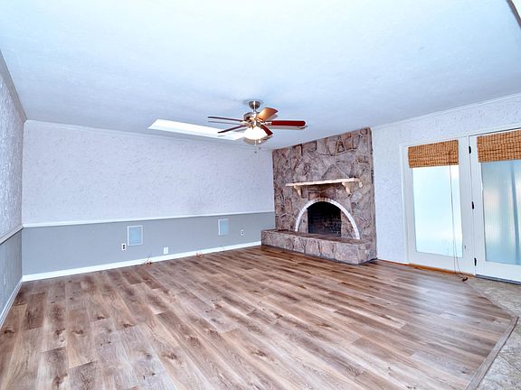 5th image of 3201 Christie Cir