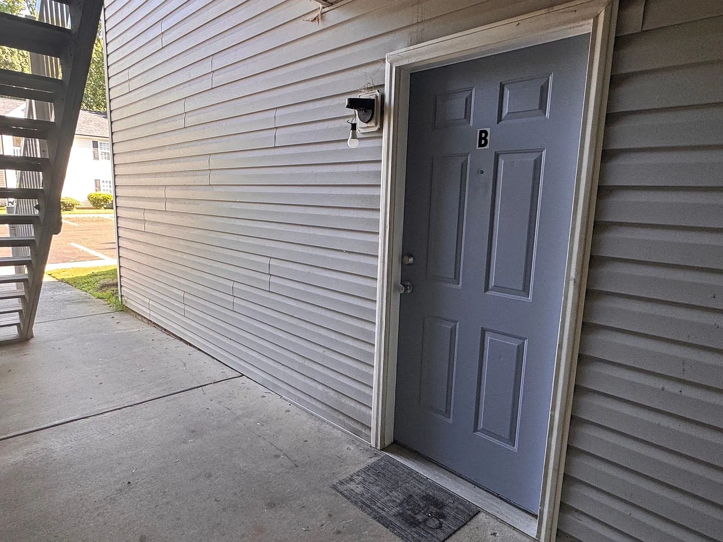109 — Photo 2