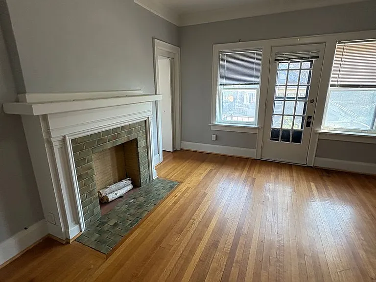 3870 Harney St — Photo 7