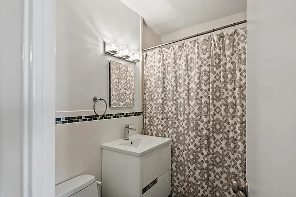 Sold by Grand Lux Realty | media 11