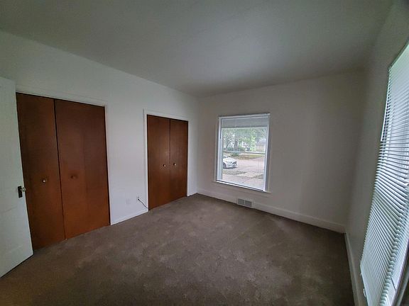 5th image of 2115 Walnut St