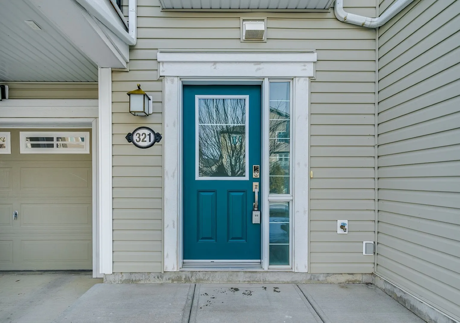 321 Windstone Gdns Sw — Photo 3