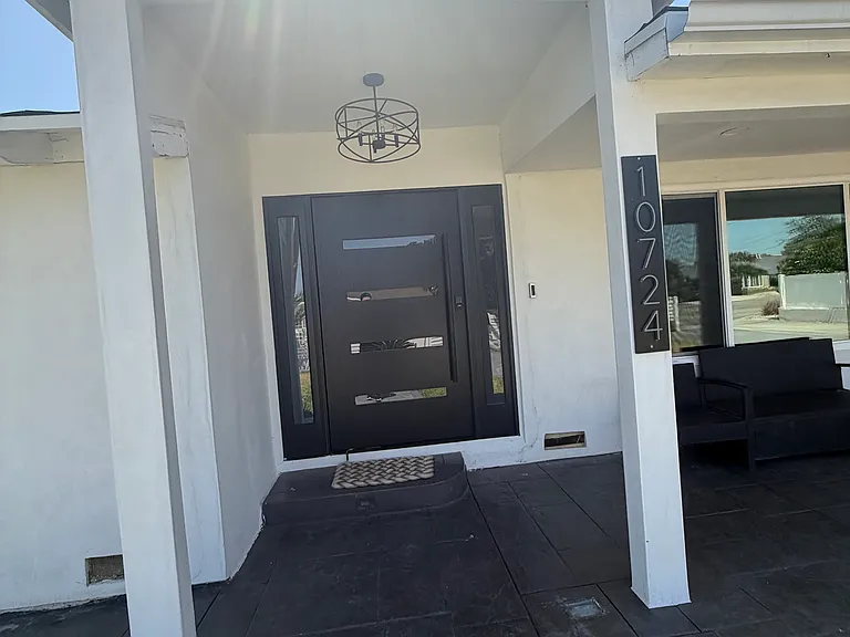 10724 Valley View Ave — Photo 2