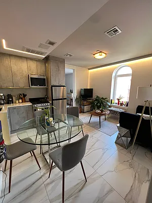 Rented by EXR | media 37