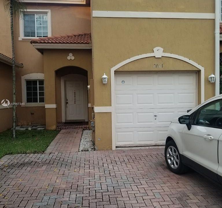 1st image of 2021 SE 3rd Dr #2021