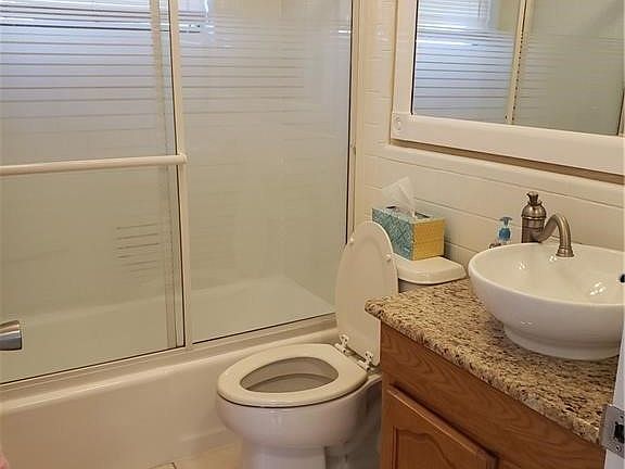 5th image of 1305 SE 21st St