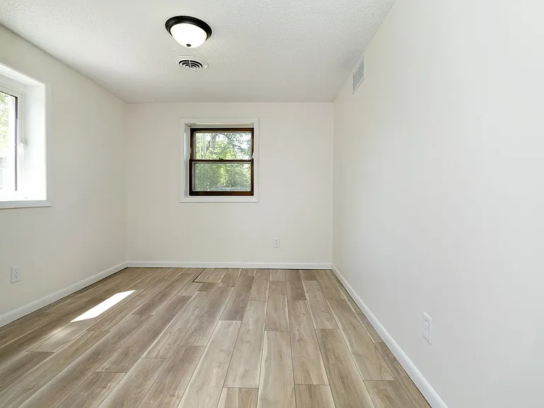 730 W 12th St — Photo 21