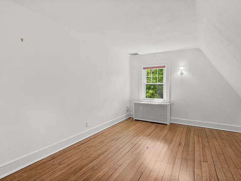 121 Walworth Ave — Photo 29