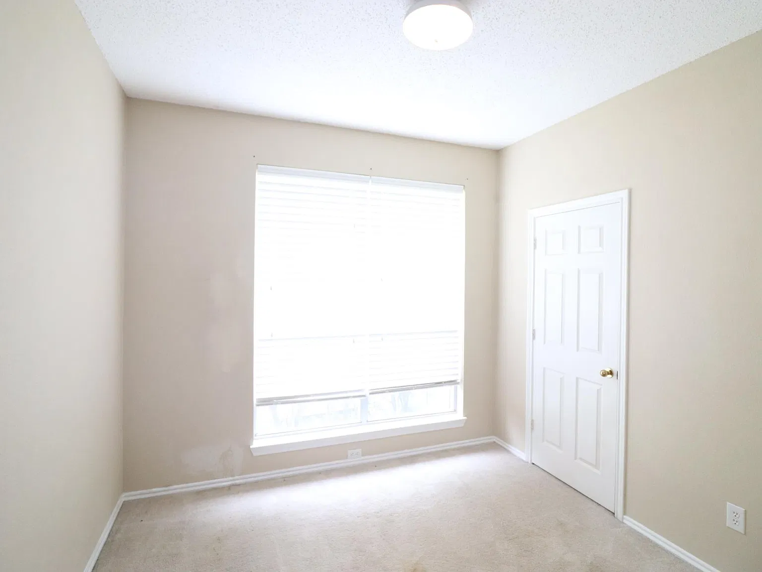 4 bed, 2112 sqft, $2,550 — Photo 3