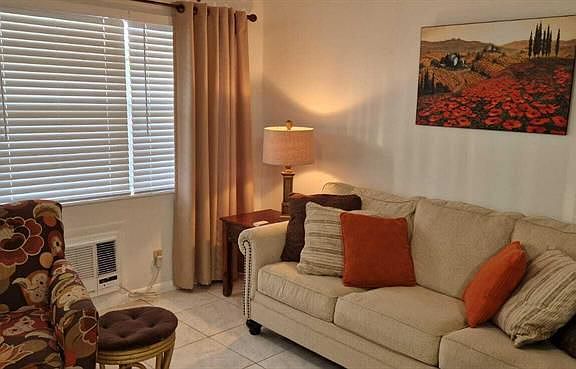 4th image of 36 Bedford Ct #B