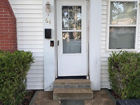 4th image of 64 Rose Ct