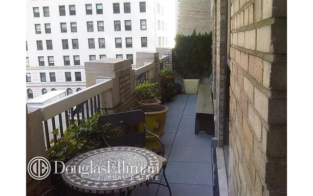 Rented by Douglas Elliman | media 22