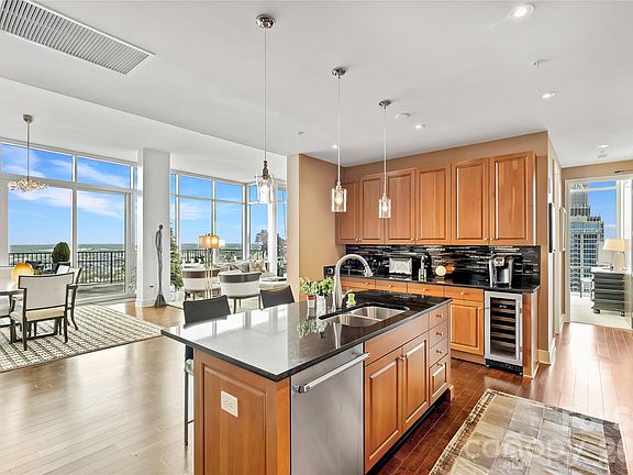 5th image of 215 N Pine St Unit 3705