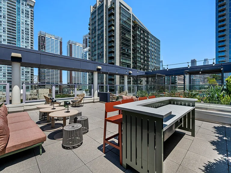 Sundeck Lounge at G12 Apartments in Los Angeles, CA 90015