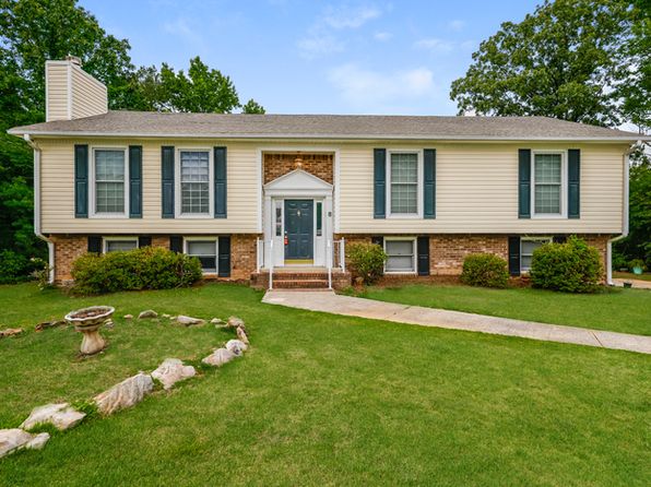 1904 Leafwood Cir