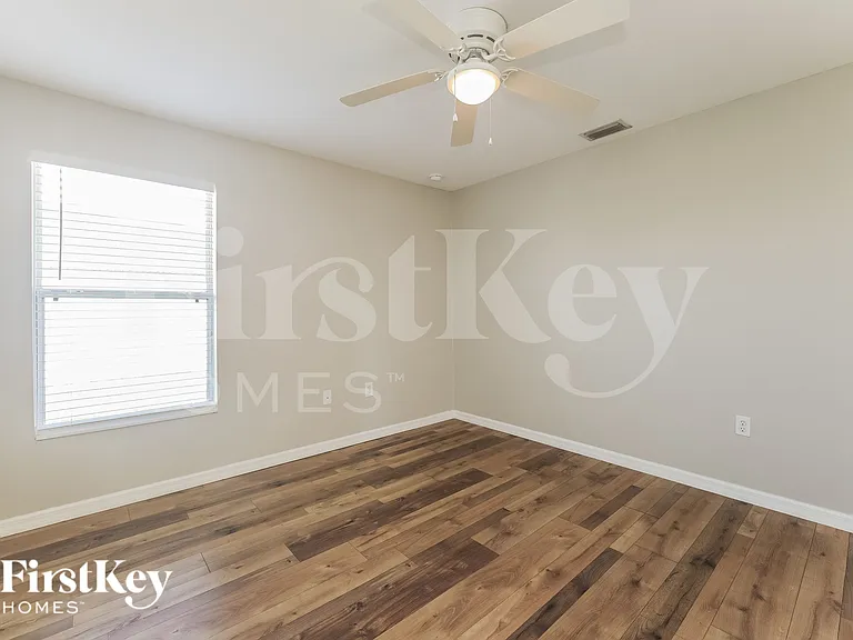 2519 NW 7th St — Photo 15