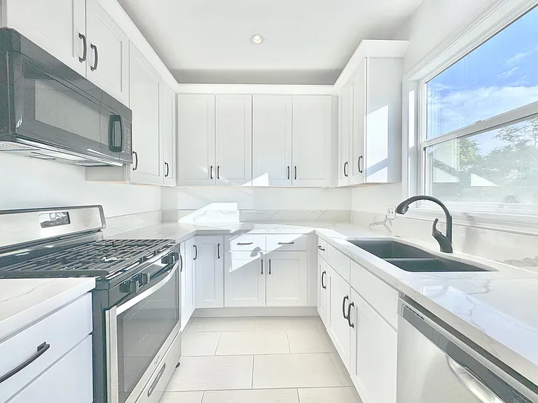 333 N. Oakhurst Dr. — Photo 4