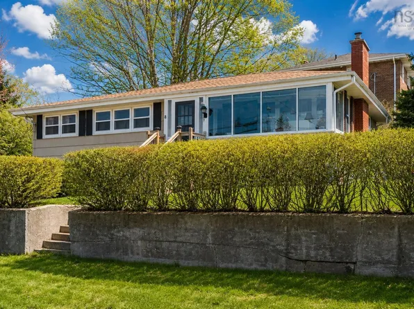 8 Curley Dr, Halifax, NS B2Y 1X8