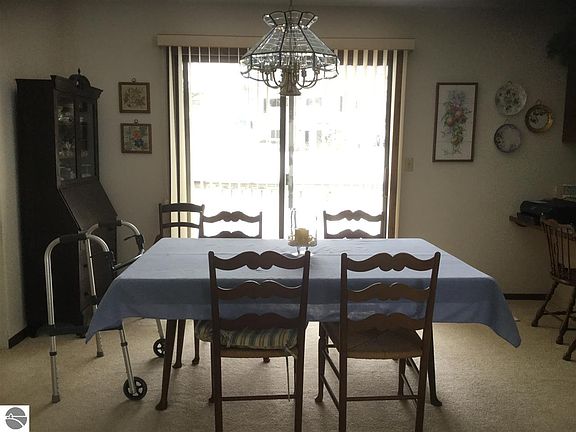 5th image of 4365 Hillcrest Dr