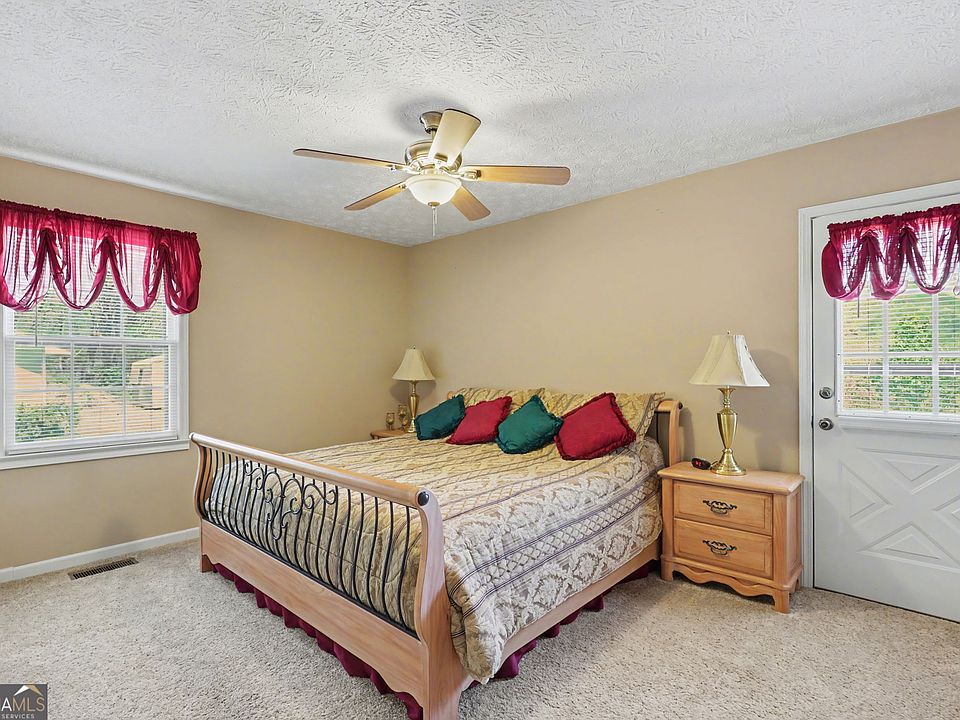 22nd image of 542 Eastern Cross Ln