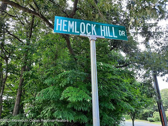 5th image of 532 Hemlock Hill Dr