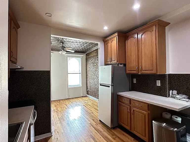 349 W Broadway #16 — Photo 1