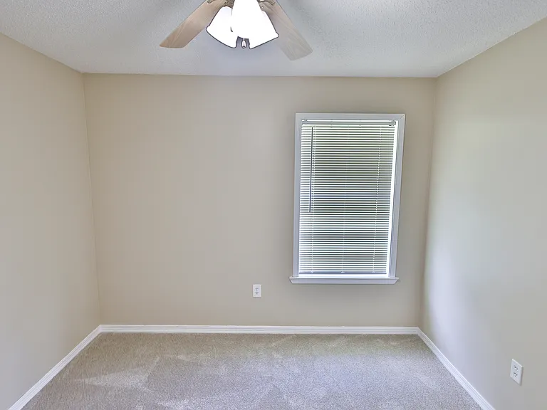 213 Walker Cir W — Photo 11