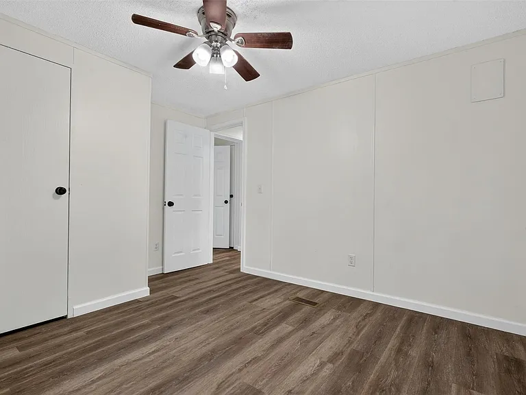 1955 Lauren Ln — Photo 24