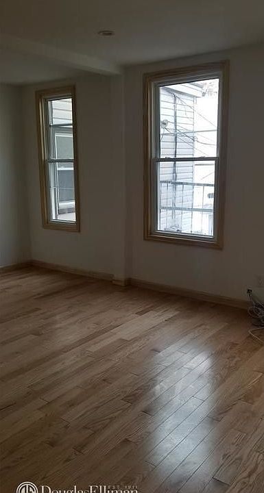 2nd image of 139 Meserole Ave #4