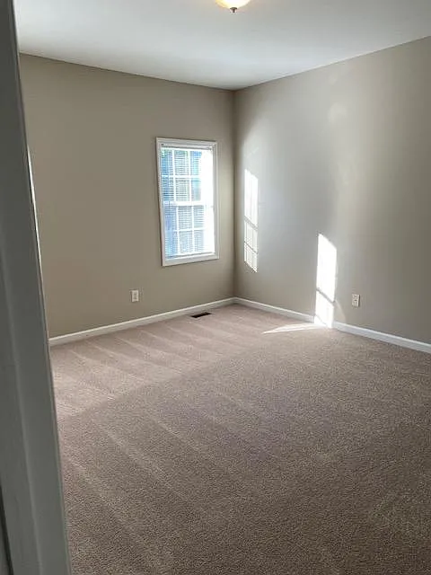 4 bed, 2.5 bath, 1830 sqft, $2,300 — Photo 3