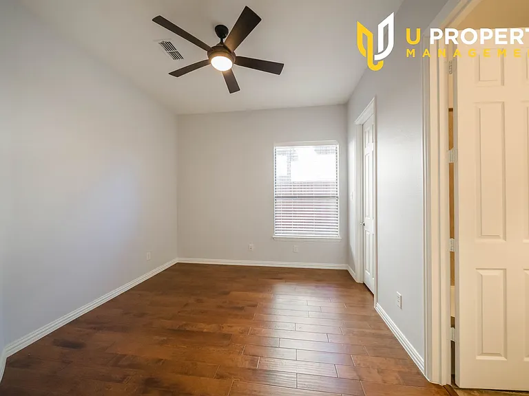 1810 Port Isabel Dr — Photo 17