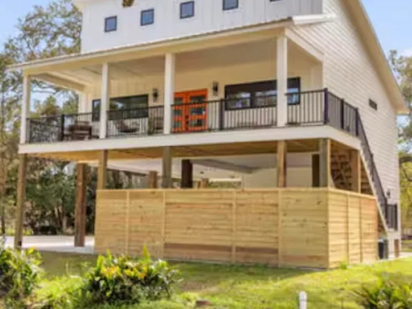 218 Thomas St, Bay Saint Louis, MS 39520