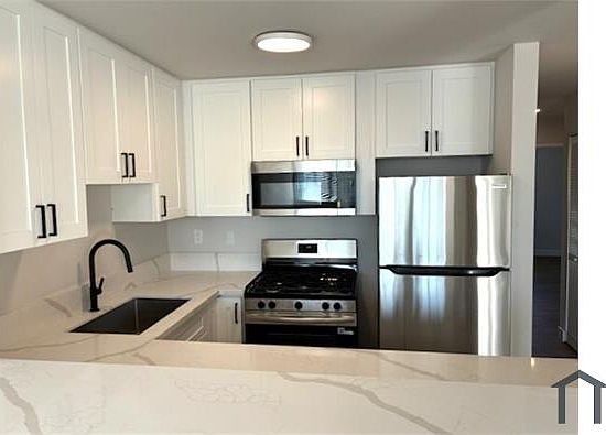 2nd image of 1341 S Hoover St APT 6
