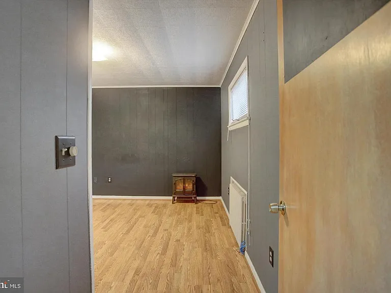 230 W 2nd St #A — Photo 21