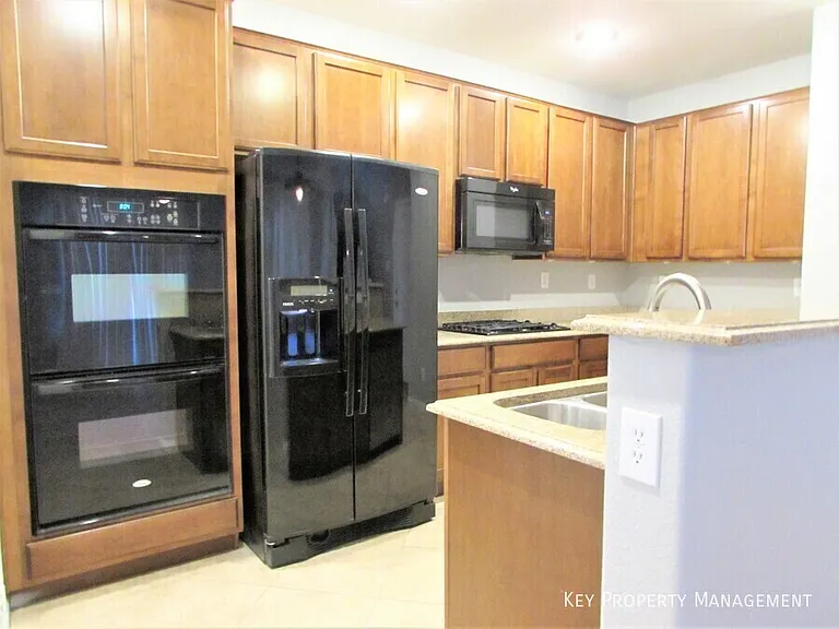 2021 Brush Stroke St — Photo 5