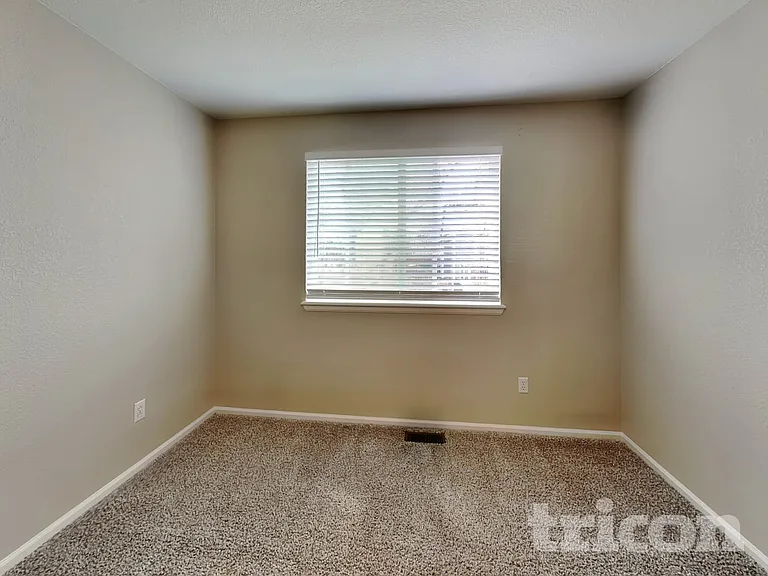 4843 S Liverpool Cir — Photo 11