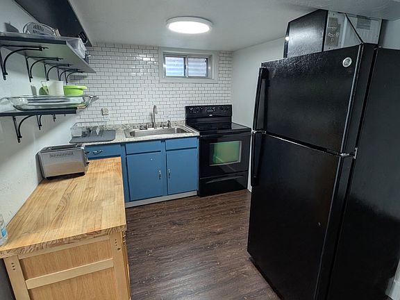 2nd image of 208 G St #2
