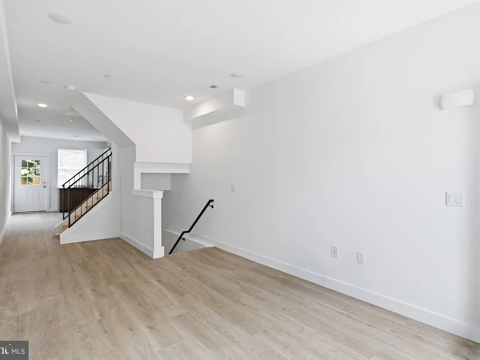 4 bed, $2,500 — Photo 3