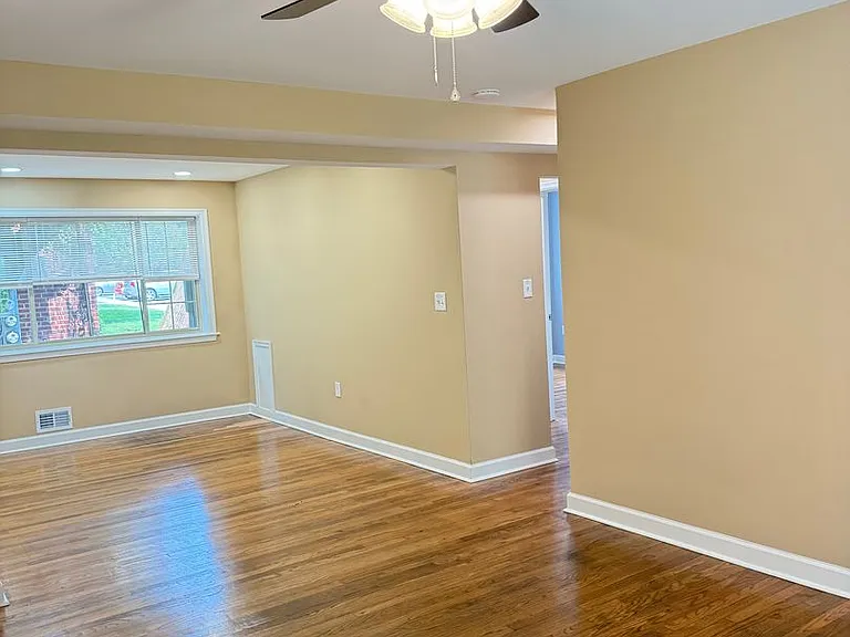8804 Bradford Rd — Photo 3