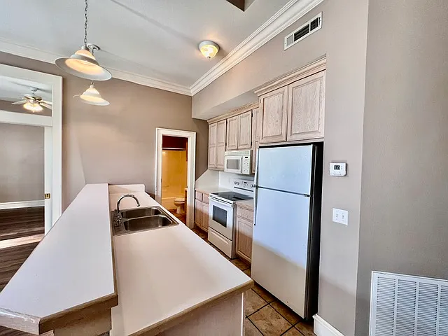 340 Campbell Ave #1 — Photo 3