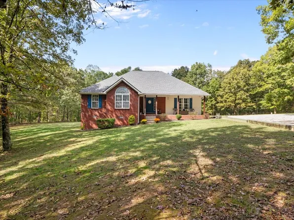 210 T H Hooper Ln, Mc Ewen, TN 37101