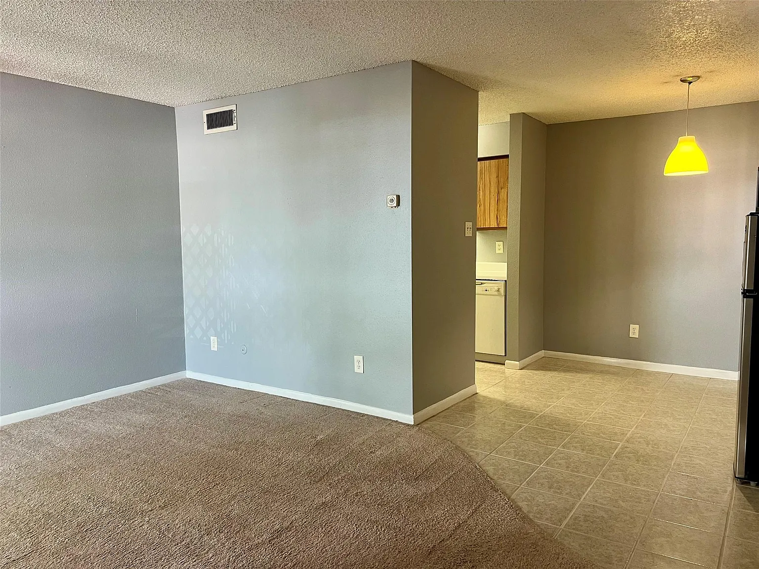 1 bed, 1.0 bath, 727 sqft, $850 — Photo 2