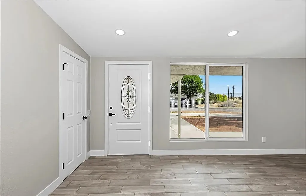 3 bed, 1248 sqft, $3,100 — Photo 3