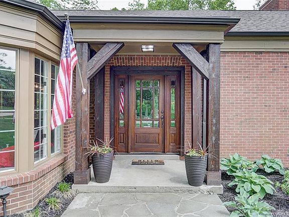 2nd image of 3400 Sunny Crest Ln