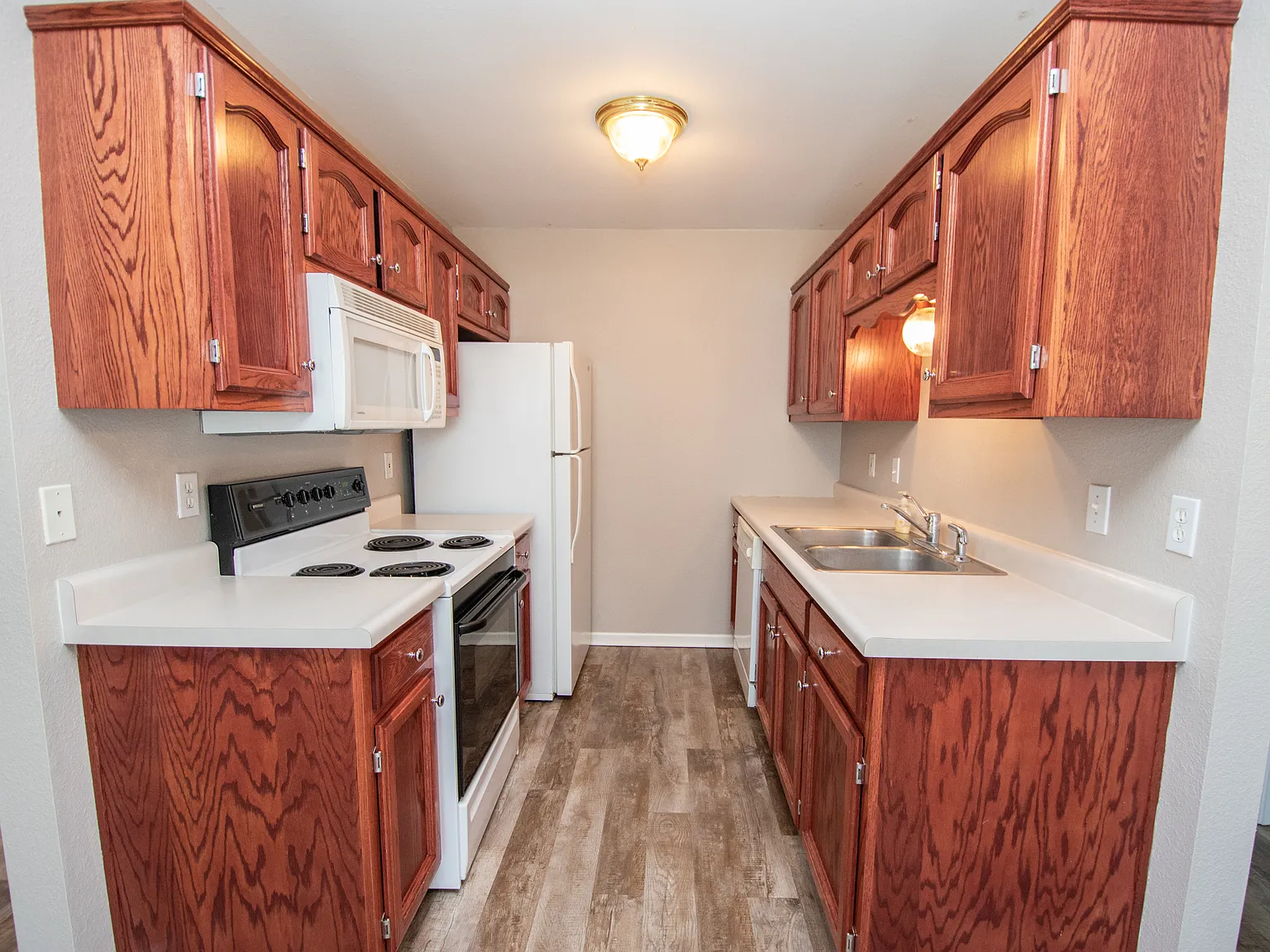 2 bed, 1100 sqft, $825 — Photo 4