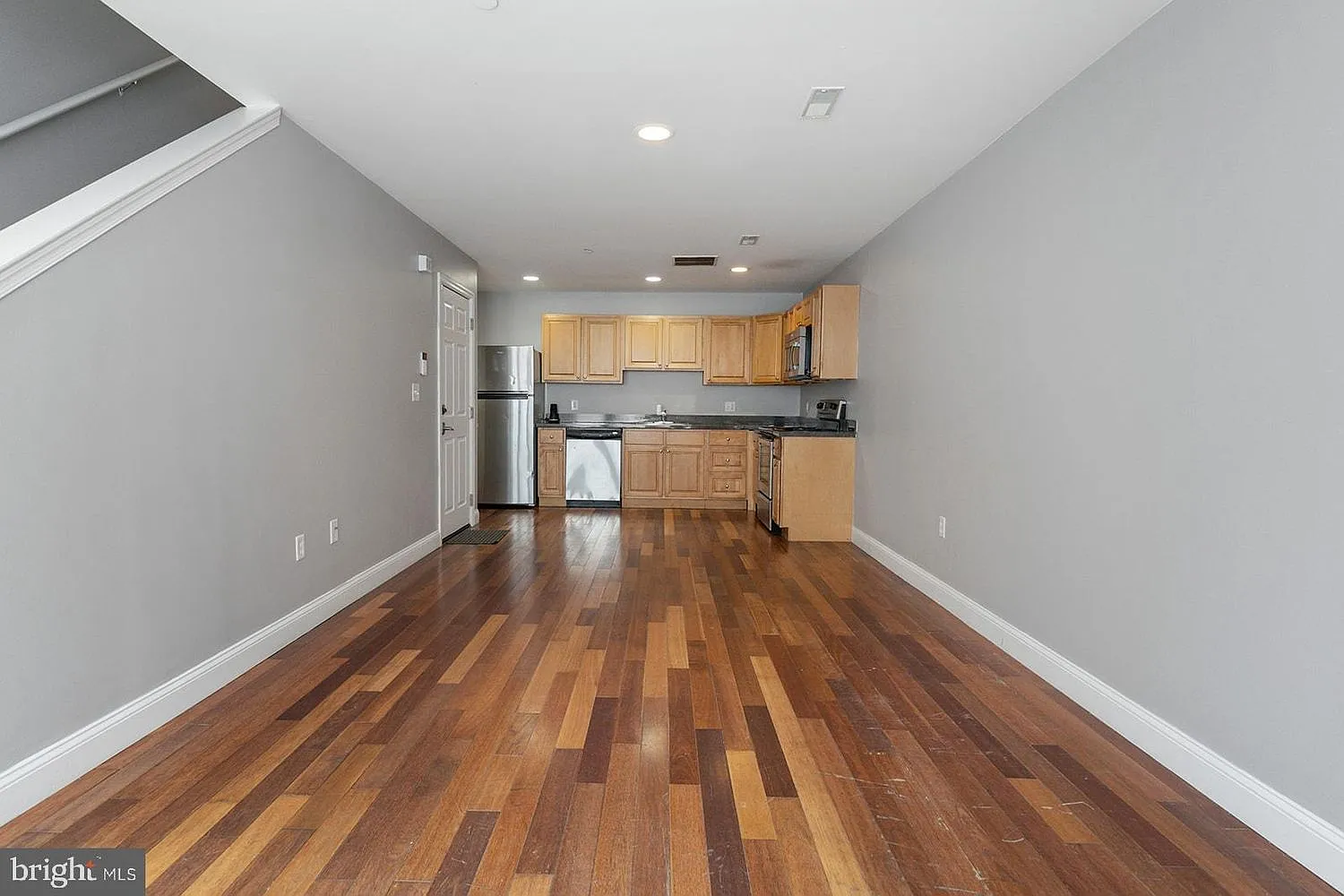3 bed, 1.5 bath, 2252 sqft, $2,000 — Photo 3